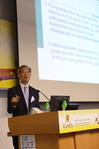 Professor Alvin Leung delivers a talk on "Lifelong Education and Career Development: Perspectives from Academia."